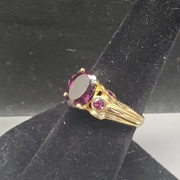 Elegant Gold and Pink Gemstone Ring - Picture 2 of 7